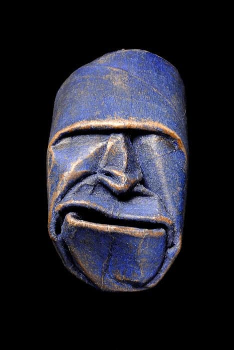 Des visages en rouleaux de papier toilette