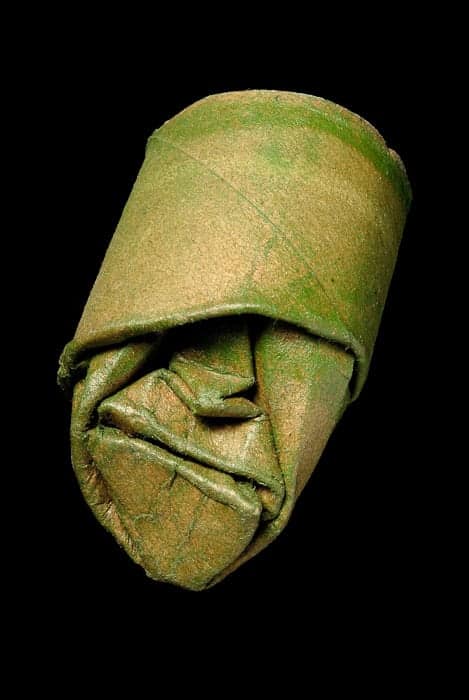 Des visages en rouleaux de papier toilette