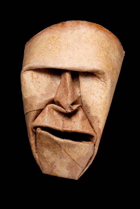 Des visages en rouleaux de papier toilette